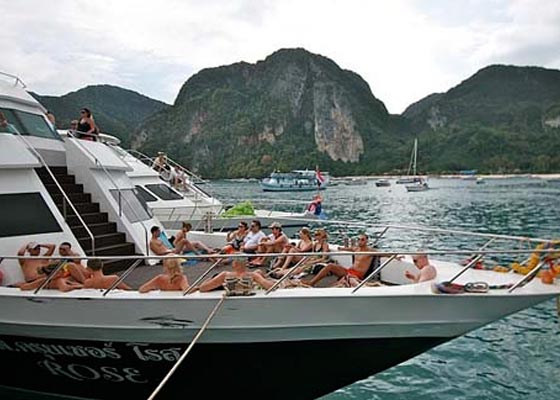 Phi Phi Island Tour by big boat