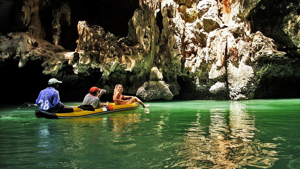 Hong by Starlight John Gray 's Sea Canoe Tour