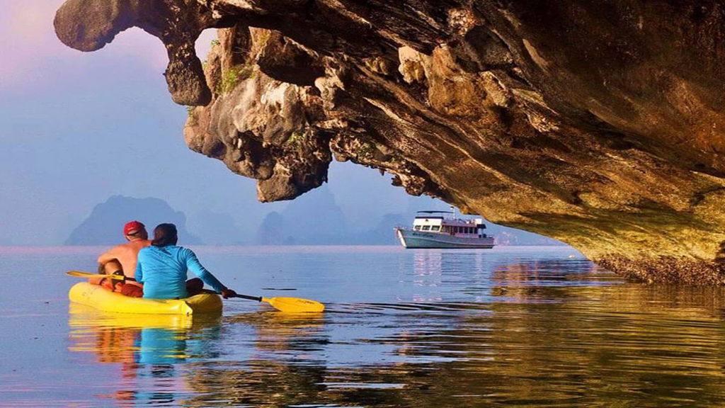 Hong by Starlight John Gray 's Sea Canoe Tour