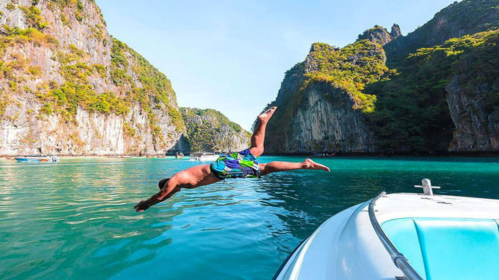 Phi Phi Sunset Premium Tour by Speed Boat