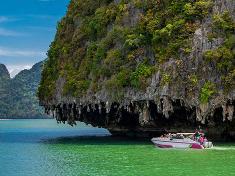 James Bond Sea Canoe by Speed boat