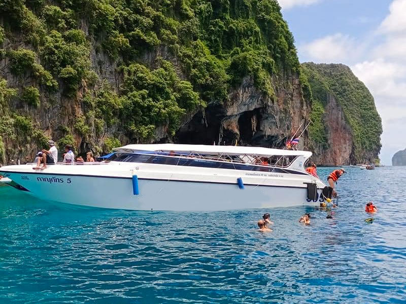 James Bond Sea Canoe by Speed boat