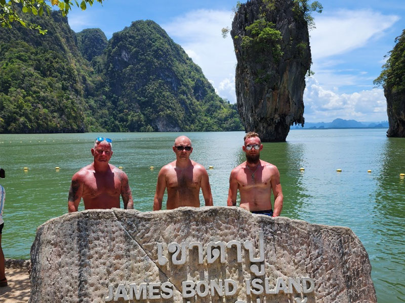 James Bond Sea Canoe by Speed boat