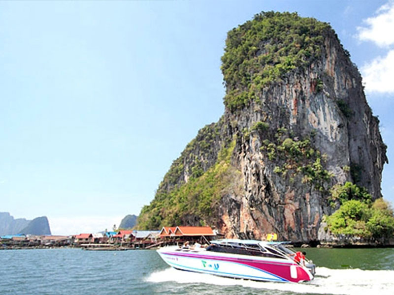 James Bond Sea Canoe by Speed boat